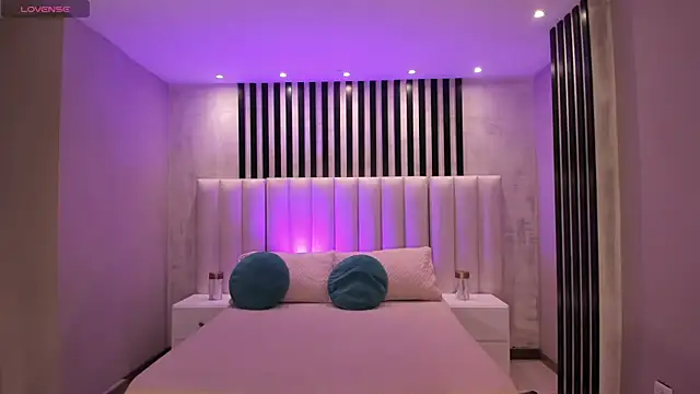 DonnaStonne online show from 09/30/25, 03:44