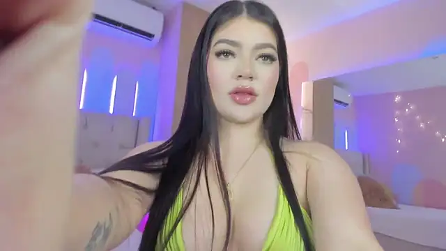 Snapshot of Mariana_Baez chatting on 09/27/25, 07:52 Mariana Baez online show from 09/27/25, 07:52