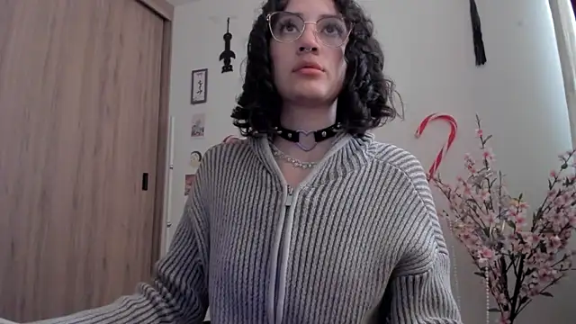Snapshot of Tanya_WorldBondage chatting on 12/22/24, 08:36 Tanya WorldBondage online show from 12/22/24, 08:36