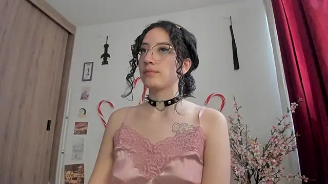 Snapshot of Tanya_WorldBondage chatting on 12/23/24, 01:35 Tanya WorldBondage online show from 12/23/24, 01:35