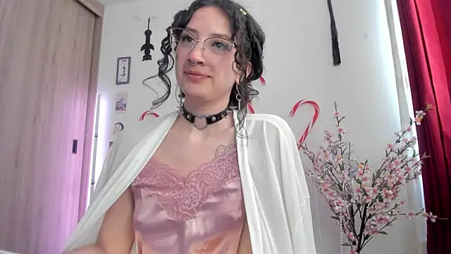 Snapshot of Tanya_WorldBondage chatting on 12/23/24, 05:22 Tanya WorldBondage online show from 12/23/24, 05:22