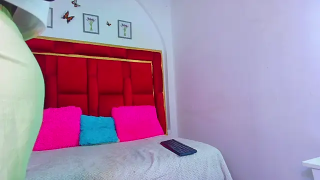 CoralHarrinson online show from 10/19/25, 08:31