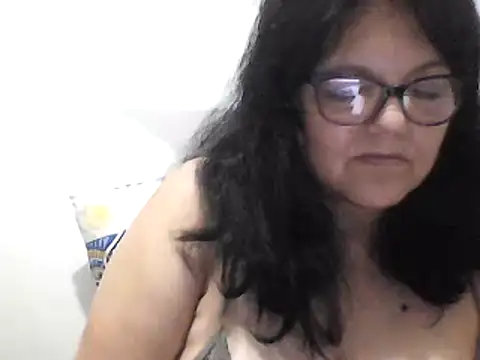 Snapshot of kassandra02 chatting on 12/31/24, 04:04 kassandra02 online show from 12/31/24, 04:04