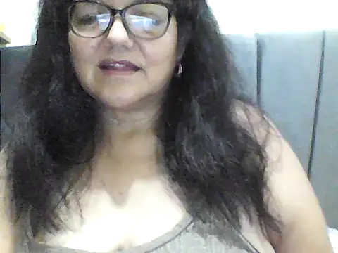 Snapshot of kassandra02 chatting on 10/10/25, 02:05 kassandra02 online show from 10/10/25, 02:05