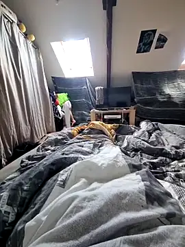 Snapshot of LoLa-69-X chatting on 09/22/25, 01:13 LoLa-69-X online show from 09/22/25, 01:13