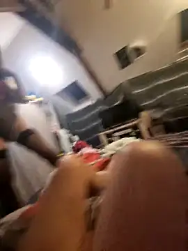 Snapshot of LoLa-69-X chatting on 10/07/25, 11:40 LoLa-69-X online show from 10/07/25, 11:40