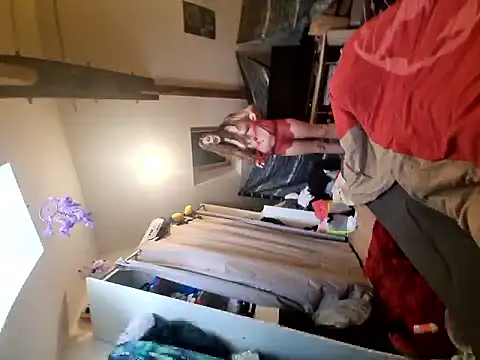 Snapshot of LoLa-69-X chatting on 10/09/25, 01:31 LoLa-69-X online show from 10/09/25, 01:31