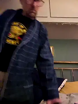 Snapshot of bibananaman chatting on 12/29/24, 02:49 bibananaman online show from 12/29/24, 02:49