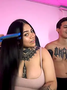 Snapshot of aliensexy chatting on 10/18/25, 01:19 aliensexy online show from 10/18/25, 01:19