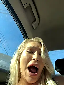 Snapshot of DreamPussyy chatting on 10/25/25, 05:37 DreamPussyy online show from 10/25/25, 05:37