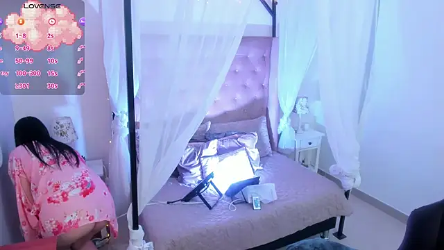 Snapshot of Hanna__Becker_ chatting on 09/27/25, 03:22 Hanna Becker online show from 09/27/25, 03:22