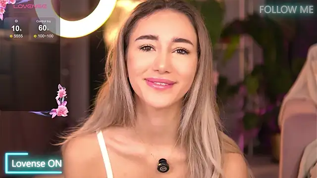 Snapshot of EmilyRaymont chatting on 10/08/25, 04:21 EmilyRaymont online show from 10/08/25, 04:21