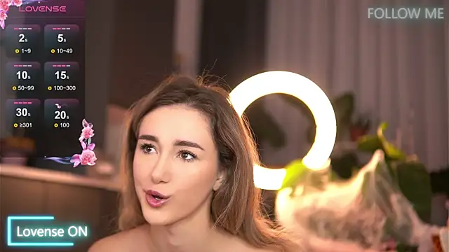 Snapshot of EmilyRaymont chatting on 10/27/25, 03:10 EmilyRaymont online show from 10/27/25, 03:10