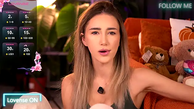 Snapshot of EmilyRaymont chatting on 11/07/25, 04:12 EmilyRaymont online show from 11/07/25, 04:12