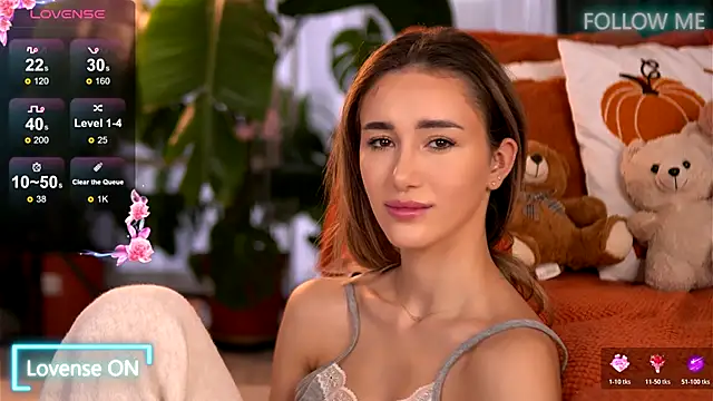 Snapshot of EmilyRaymont chatting on 11/08/25, 05:51 EmilyRaymont online show from 11/08/25, 05:51