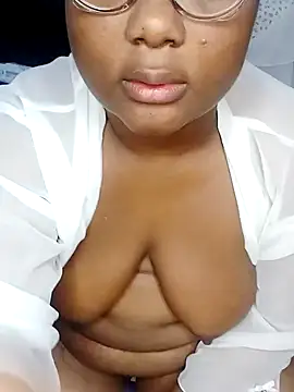 Snapshot of juicy_candy1999 chatting on 01/05/25, 08:43 juicy candy1999 online show from 01/05/25, 08:43