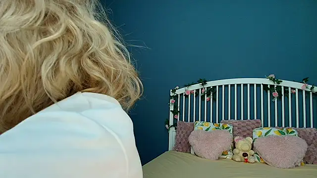 Snapshot of AlicePirs chatting on 11/16/25, 05:13 AlicePirs online show from 11/16/25, 05:13