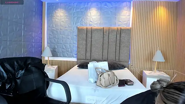 Alessia Taylorr online show from 10/15/25, 12:05