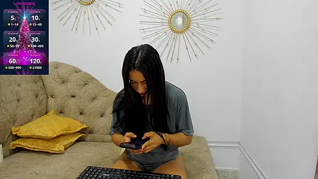 Snapshot of Valeria_Fitness chatting on 12/21/24, 04:09 Valeria Fitness online show from 12/21/24, 04:09