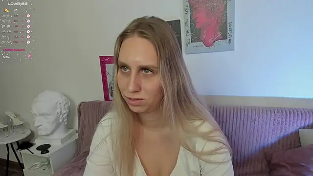 Snapshot of miissblonde chatting on 01/12/25, 06:49 miissblonde online show from 01/12/25, 06:49