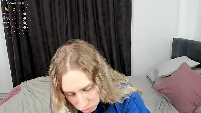 Snapshot of miissblonde chatting on 02/26/25, 05:09 miissblonde online show from 02/26/25, 05:09