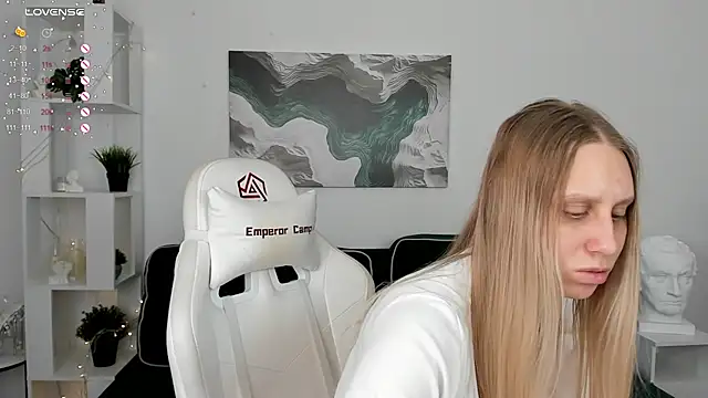 Snapshot of miissblonde chatting on 03/05/25, 05:29 miissblonde online show from 03/05/25, 05:29