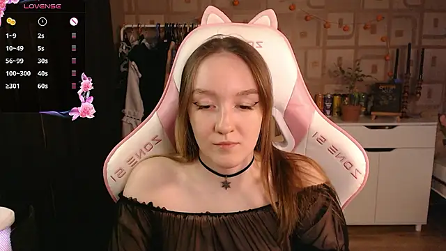 Snapshot of MoonlishSiren chatting on 12/06/24, 09:13 MoonlishSiren online show from 12/06/24, 09:13