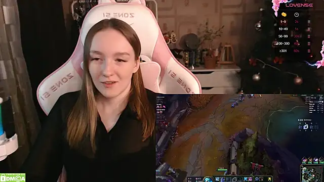 Snapshot of MoonlishSiren chatting on 01/21/25, 10:51 MoonlishSiren online show from 01/21/25, 10:51