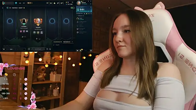 MoonlishSiren online show from 10/26/25, 08:15