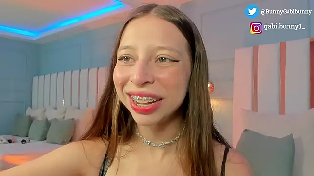 Snapshot of gabi_bunny chatting on 10/15/25, 05:13 gabi bunny online show from 10/15/25, 05:13