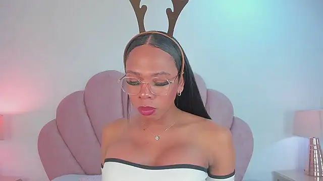 Nicole Paradise online show from 12/20/24, 01:33