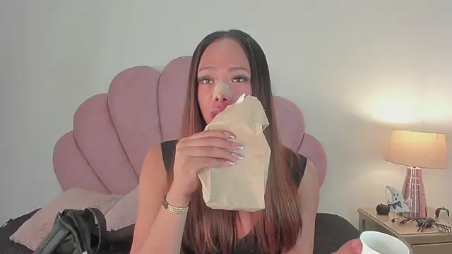 Nicole Paradise online show from 10/27/25, 02:43