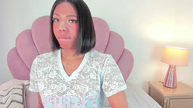 Nicole Paradise online show from 11/05/25, 12:27