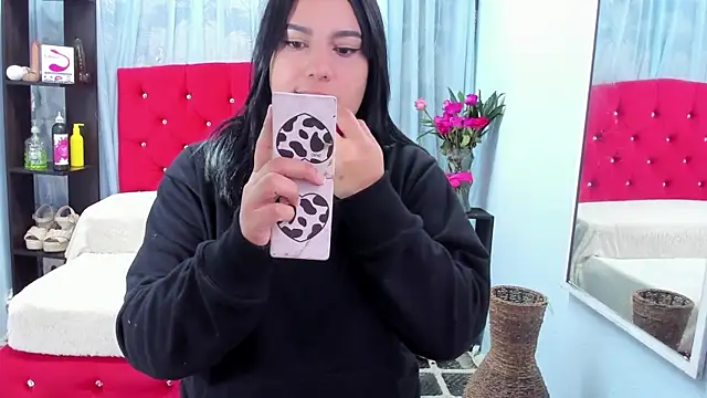 Cumming Tiffani online show from 03/17/25, 11:42