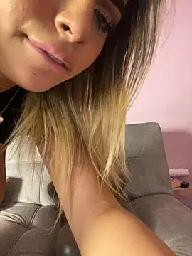 Snapshot of MiaWhitePink_ chatting on 02/07/25, 11:12 MiaWhitePink online show from 02/07/25, 11:12
