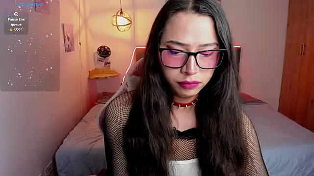 Snapshot of paula_kawaiifu_ chatting on 10/24/25, 02:35 paula kawaiifu online show from 10/24/25, 02:35