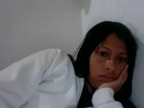Snapshot of Kitra_New chatting on 12/23/24, 02:13 Kitra New online show from 12/23/24, 02:13