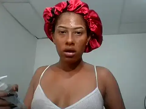 Snapshot of Kitra_New chatting on 03/04/25, 06:18 Kitra New online show from 03/04/25, 06:18