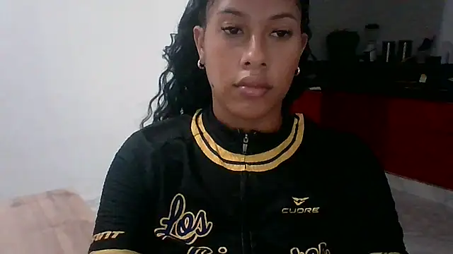 Snapshot of Kitra_New chatting on 10/01/25, 01:55 Kitra New online show from 10/01/25, 01:55