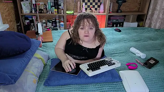 MiniNatalie online show from 11/10/25, 06:34