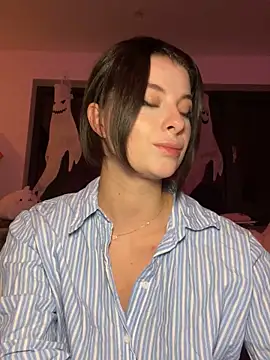 Mia-Minou online show from 10/16/25, 08:32