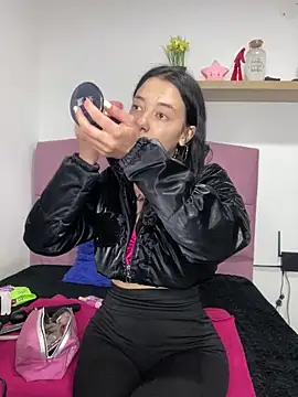 Snapshot of Isabella_21x chatting on 03/01/25, 12:23 Isabella 21x online show from 03/01/25, 12:23