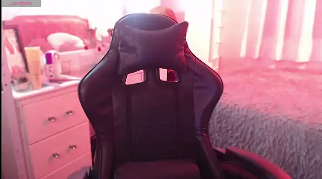 Snapshot of Beamber_ chatting on 03/16/25, 10:44 Beamber online show from 03/16/25, 10:44