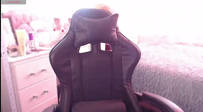 Snapshot of Beamber_ chatting on 03/16/25, 01:49 Beamber online show from 03/16/25, 01:49