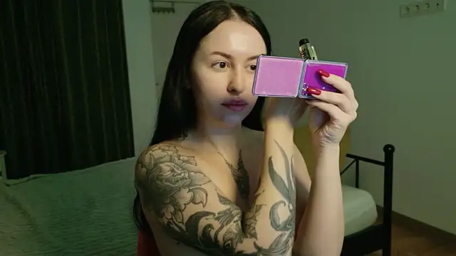 Snapshot of VioletCatt chatting on 10/24/25, 05:48 VioletCatt online show from 10/24/25, 05:48