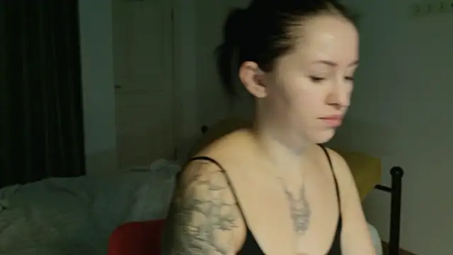 Snapshot of VioletCatt chatting on 10/27/25, 06:50 VioletCatt online show from 10/27/25, 06:50