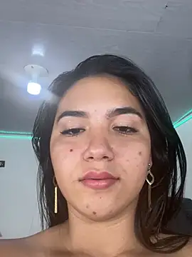 Snapshot of AnnaRosse1 chatting on 01/30/25, 01:33 AnnaRosse1 online show from 01/30/25, 01:33