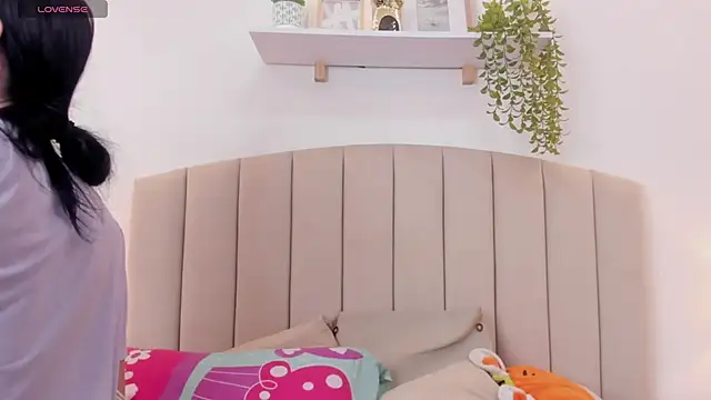 Mia thompson 19 online show from 10/20/25, 07:58