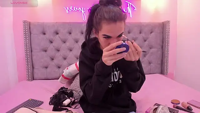 Mia thompson 19 online show from 11/02/25, 04:42