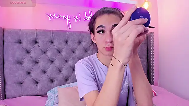 Mia thompson 19 online show from 11/06/25, 05:25